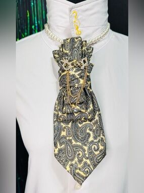 Wembley Yellow Paisley Necktie with Gold and Diamond Queen Brooch